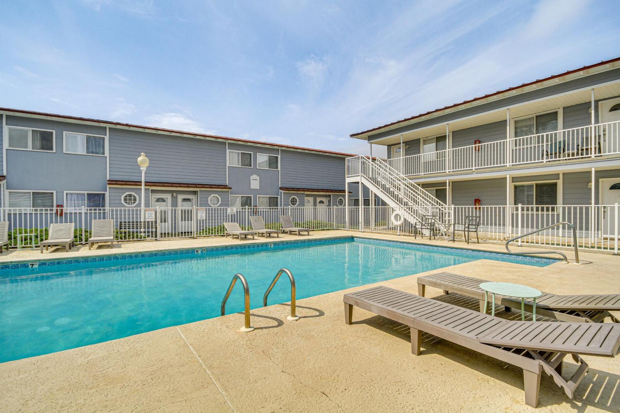 Airy Biloxi Condo With Patio Walk To Beach! Eksteriør billede