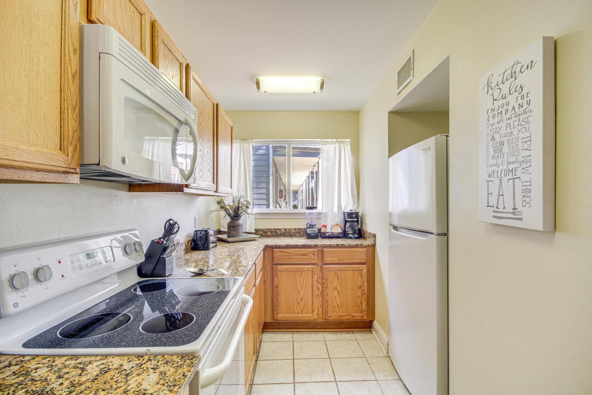 Airy Biloxi Condo With Patio Walk To Beach! Eksteriør billede